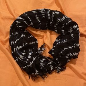 Lightweight patterned scarf